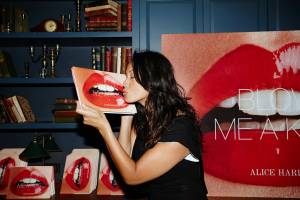 Blow me a kiss gallery 1